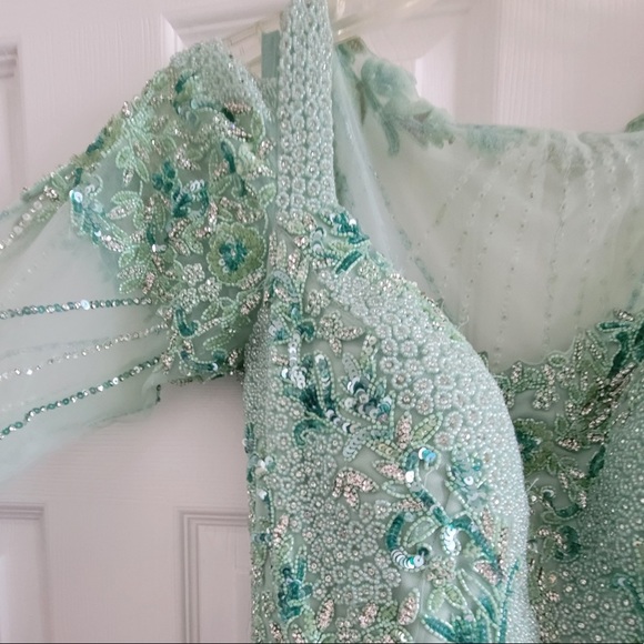 Luxurious long sleeve ballgown - Picture 15 of 16